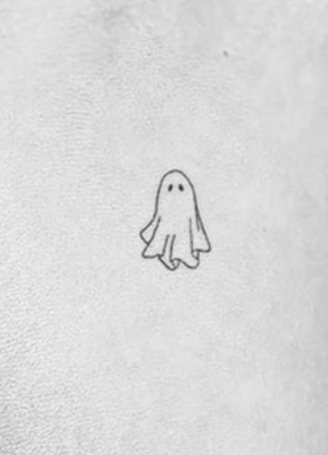 Black Ghost Tattoo, Dainty Spooky Tattoo, Cute Minimalist Tattoo Ideas, Fine Line Tattoo Ghost, Simple Halloween Tattoo Ideas, Halloween Mini Tattoos, Small Matching Tattoos Ghost, Tiny Tattoos Ghost, Ghostie Tattoo