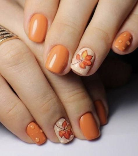 Fall Time Nails Simple, Short Leaf Nails, Fall Nails Pedicure, Fall Nails With Design, Sept Nails, Lemon Nails, Thanksgiving Nail Designs, Thanksgiving Nail, Nail Painting