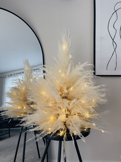 Pampas Grass Christmas Decor, Christmas 2033, Christmas Tree Pampas, Pampas Christmas Tree, Pampas Christmas, Advent Decor, Salty Soul, Boho Christmas Tree, Natural Dried Flowers