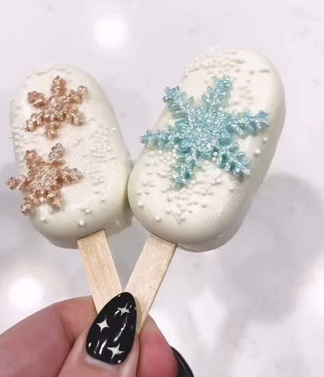 Holiday Cakecicles, Christmas Glitter Ornaments, Popsicles Cake, Glitter Ornaments, Quince, Glitter Christmas, How To Make Chocolate, Christmas Cake, Popsicles