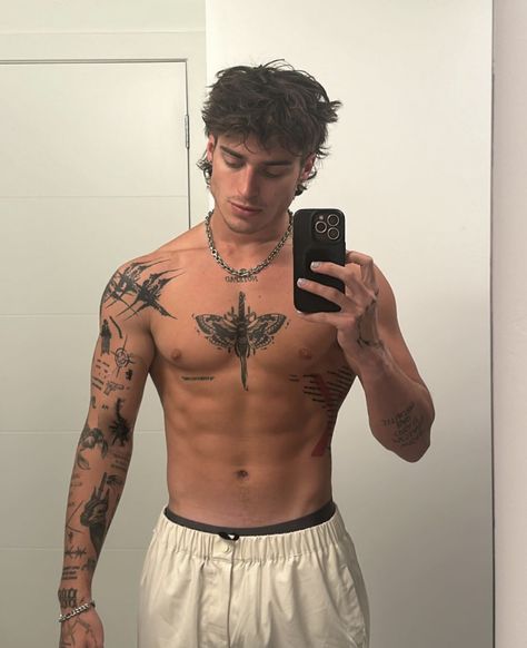 Lean Body Men, Gay Tattoo, Getting A Tattoo, Sleeves Ideas, Fitness Inspiration Body, Aesthetic Guys, Muscular Men, Shirtless Men, Streetwear Men Outfits