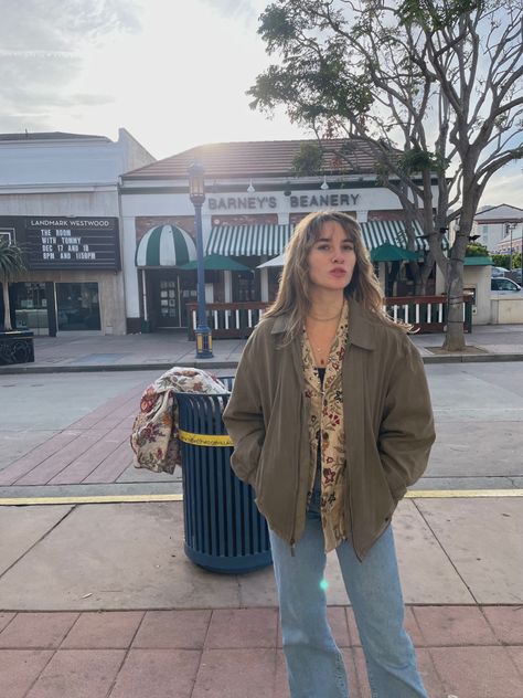 90s Midwest Fashion, East Village Outfits, Southern California Fashion, Casual Mall Outfit, East Coast Fall Outfits, East Coast Outfits, Tiktok Fashion Aesthetic, 80s Aesthetic Fashion, Traveler Outfit