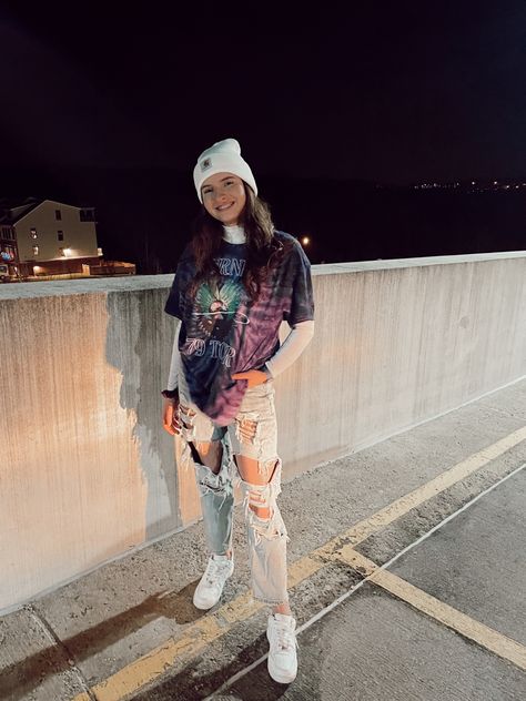 #carhartt #outfits #streetwear #rippedjeans #beanie #purple Outfits With A Touque, Outfits With White Beanie, Beanie Outfit Girl, Black Carhartt Beanie Outfit, Carhartt Beanie Outfit Aesthetic, Trendy Streetwear Beanie For Spring, White Carhartt Beanie Outfit, Outfits With Carhartt Beanie, Cute Carhartt Beanie Outfits