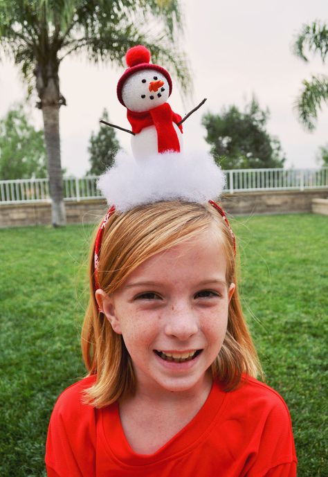 snowman headband Having a snow day?  Get the kids involved with these fun snow day food and snow day craft ideas. Snowman Headband, Diy Christmas Hats, Christmas Wedding Favors, Headband Crafts, Crazy Hat Day, Tacky Christmas, Holiday Hats, Crazy Hats, Christmas Headband