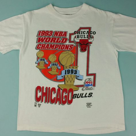 Nba Shirt, Nba Bulls, Retro Nba, Grunge Tee, Nba Shirts, Champion Shirt, Nba Champions, Game Night, Chicago Bulls