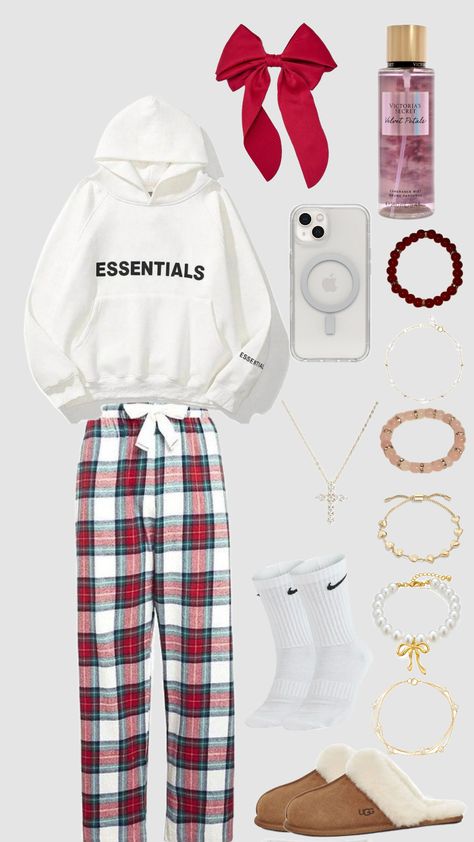 Christmas outfit idea Christmas Sweatpants Outfit, H&m Christmas Outfit, Teenager Christmas Outfits, Teen Girl Christmas Outfit, Aesthetic Christmas Fits, School Christmas Outfits, Christmas Fits For School, Cute Comfy Christmas Outfits, Teen Christmas Outfit Ideas