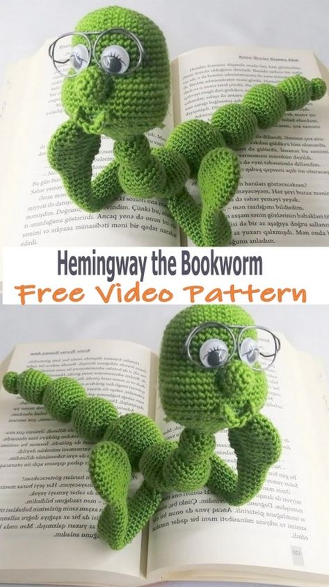 Bookworm Crochet Pattern, Crochet Book Worm Free Pattern, Crochet Bookworm, Beach Library, Crochet Shell, Crochet Cute, Unique Toys, Crochet Videos Tutorials, Sewing Crochet