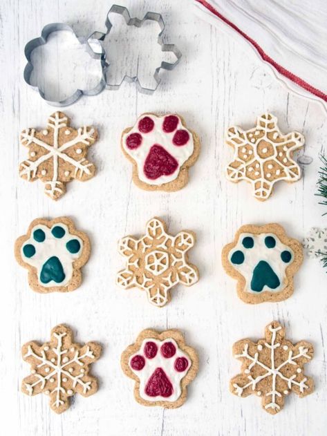 Christmas Cookies for Dogs - Spoiled Hounds Gingerbread Dog Treats Recipe, Homemade Christmas Dog Treats, Dog Cookie Recipes, Christmas Dog Treats, Pet Treats Recipes, Treat Business, Easy Dog Treat Recipes, Dog Biscuit Recipes, Doggy Treats