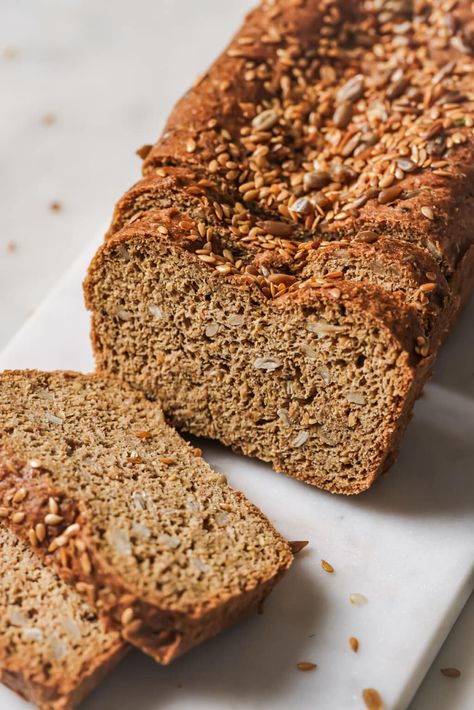 This homemade flaxseed bread has a soft, fluffy texture and a crunchy crust. It toasts well and is perfect for sandwiches. One slice of this high fiber, gluten-free bread contains just 1.3g net carbs. Vegan Flaxseed Bread, High Fiber Bread Recipe Healthy, High Fiber Homemade Bread, High Fibre Bread, Gluten Free Seed Bread, Flax Bread Recipe, Food With High Fiber, Flaxseed Bread Recipe, Millet Bread Recipe