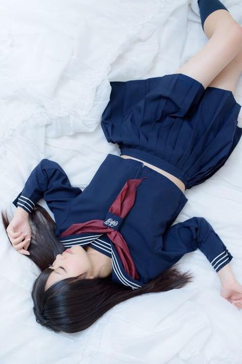 Sleeping Seifuku Japan School Uniform, Japanese Uniform, Female Pose Reference, Japanese School, School Looks, Girls Uniforms, Japan Girl, Kawaii Girl, Visual Kei