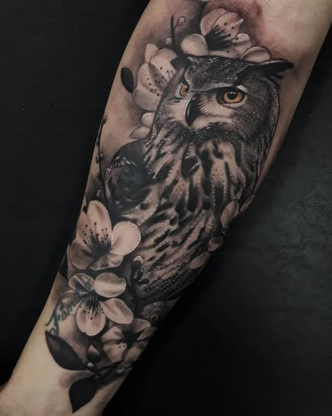 Men's Forearm Tattoos, Feather Tattoo Ideas For Women, Baddie Leg Tattoos, Dark Floral Tattoo, Gothic Tattoo Designs, Feather Tattoo Ideas, Feminine Shoulder Tattoos, Casino Tattoo, Cute Owl Tattoo