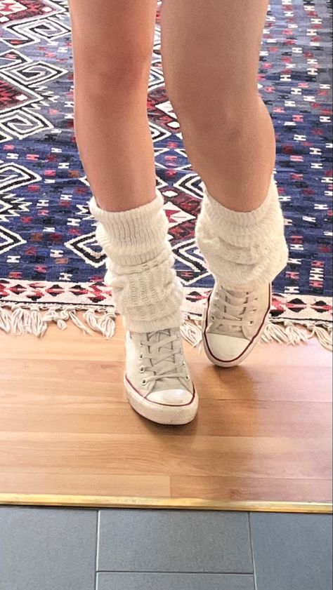 Leg Warmers On Converse, Coquette Legwarmers, Converse With Leg Warmers, Leg Warmers With Converse, Converse Leg Warmers, Cream Converse Outfit, Coquette Converse, Outfits With Leg Warmers, White Low Converse