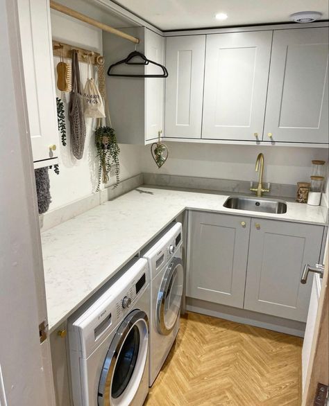 Laundry Room Ideas L Shape, Corner Utility Room, L Shaped Utility Room, L Shaped Bathroom, Bathroom Utility, Washing Area, Utility Area, Small Utility Room, Utility Room Designs