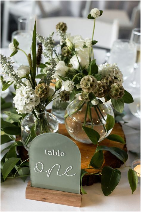 Bud Vase Centerpieces, Farmhouse Wedding Table, Wedding Table Arrangements, Modern Bohemian Farmhouse, Modern Bohemian Wedding, Green Wedding Decorations, Modern Boho Wedding, Arboretum Wedding, Wedding Ambiance