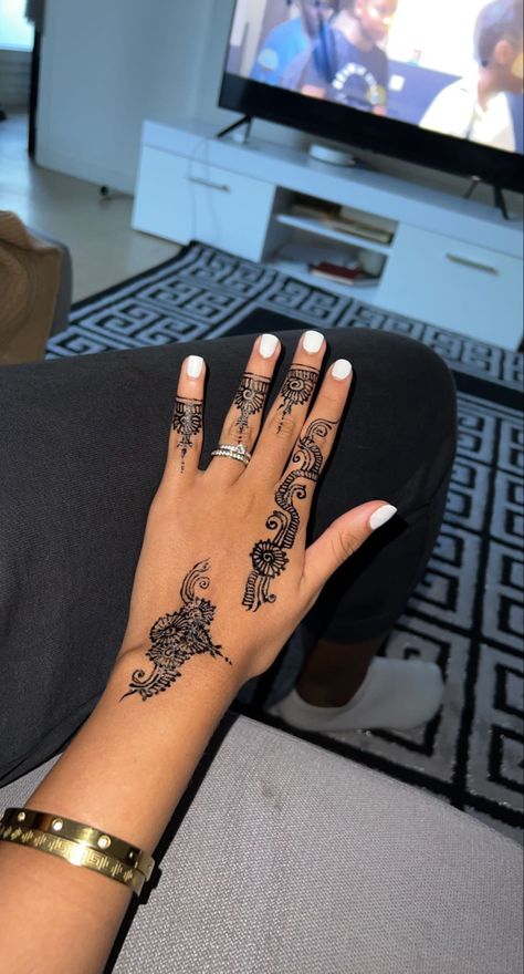 Fake Henna Tattoo, Cool Henna Tattoos, Cool Henna, Cute Henna Designs, Cute Henna Tattoos, Henna Style Tattoos, Henna Nails, Cute Henna, Eid Henna