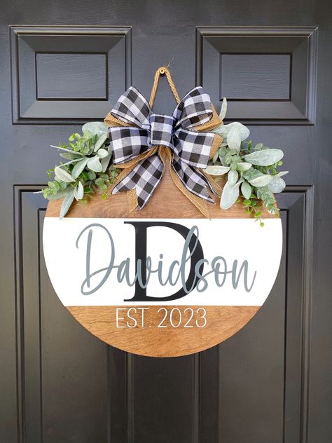 Last Name Door Hanger, Mesh Ribbon Wreaths, Welcome Door Signs, Initial Sign, Door Signs Diy, Personalized Wood Signs, Wood Door Hangers, Back Painting, Front Door Signs