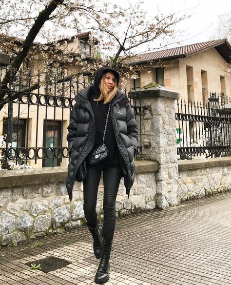 Padded Coat Outfit, Black Puffer Coat Outfit, Padded Jacket Outfit, Black Puffer Outfit, Black Puffer Jacket Outfit, Long Black Puffer Coat, Puffer Coat Outfit, Black Jacket Outfit, Puffer Jacket Outfit