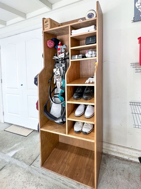 Don't whiff on golf storage! Keep all your golf gear organized in one place with this DIY golf organizer! Golf Organization, Golf Organizer, Golf Club Storage, Golf Bag Storage, Golf Locker, Golf Storage, Diy Golf, Golf Diy, Grey Street