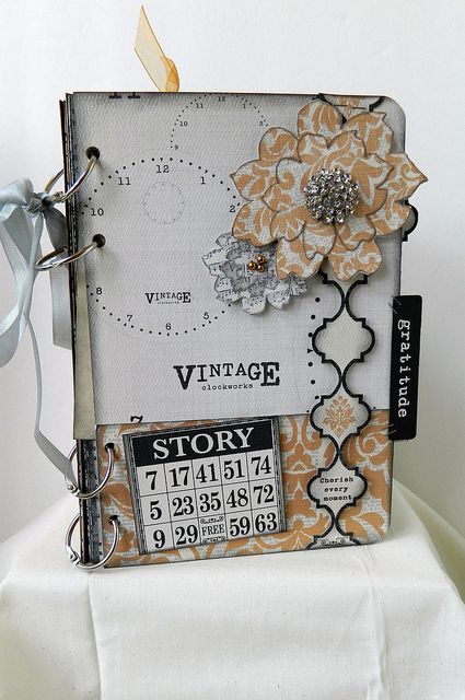 Teresa Collins Vintage Finds Mini Album Mini Album Scrap, Scrapbook Photos, Paper Bag Album, Altered Book Journal, Teresa Collins, Mini Albums Scrap, Mini Album Tutorial, Scrap Album, Mini Scrapbook