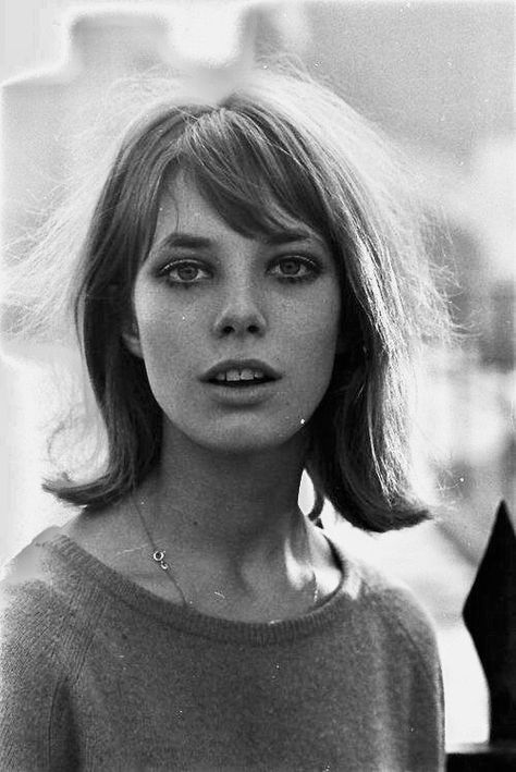 Jane Birkin Bangs, Electric Witch, Birkin Bangs, Bangs Short Hair, Bright Lips, Francoise Hardy, Bangs Short, Jane Birkin, French Actress