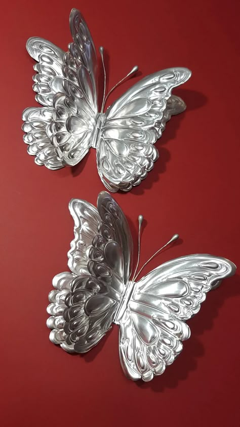 Embossed Tin Foil Art, Aluminum Can Art, Feuille Aluminium Art, Tin Foil Crafts, Sheet Metal Crafts, Diy Crafts Butterfly, Aluminum Foil Crafts, Pop Can Crafts, Tin Foil Art