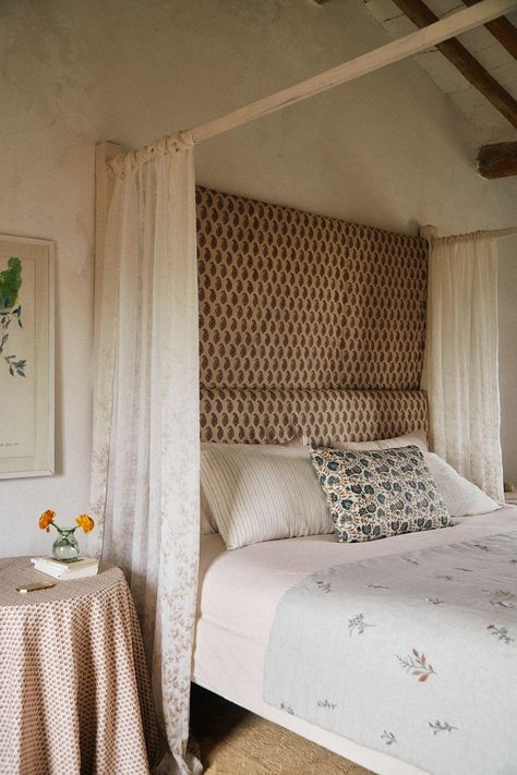 Mediterranean Bedroom, High Headboard, English Cottage Decor, Tuscany Landscape, Zara Home Collection, Tuscany Villa, Cosy Living, Tuscan Villa, Italian Villa