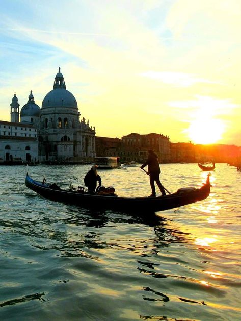 Venice Sketch, Venice Pictures, Venice Aesthetic, Venice Sunset, Traveling Ideas, Italy Painting, Italy Photography, Sketch Inspiration, Pretty Places