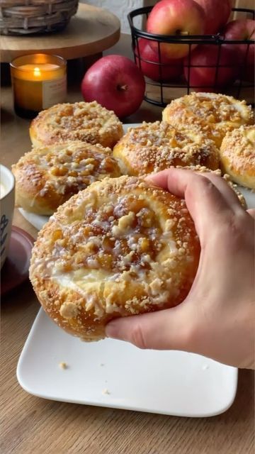 Cheesecake Buns, Apple Buns, Thanksgiving Breakfast, Winter Baking, Easy Autumn Recipes, Buns Recipe, Plant Based Cookbook, Louisiana Recipes, Apples And Cheese