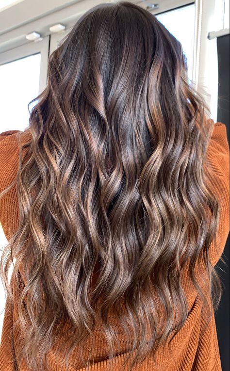 Reverse balayage with soft caramel tones and beacy waves Reversed Balayage, Reverse Balayage, Hair Change, Balayage Hair Color, Mermaid Waves, Color Balayage, Brunette Balayage, Soft Caramel, Brunette Balayage Hair