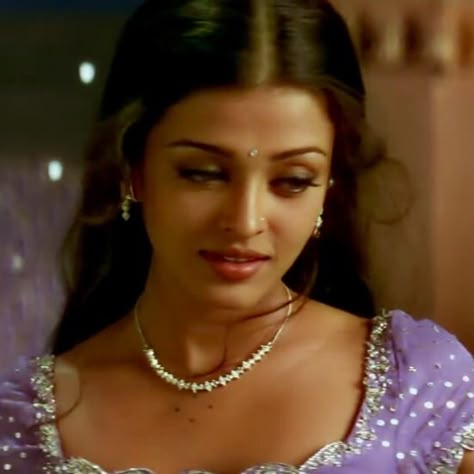 Aishwarya Rai Aesthetic, Y2k Bollywood, Chammak Challo, 90s Bollywood Fashion, Aishwarya Rai Pictures, Vintage Bollywood Aesthetic, Desi Things, South Asian Aesthetic, 90s Bollywood Aesthetic