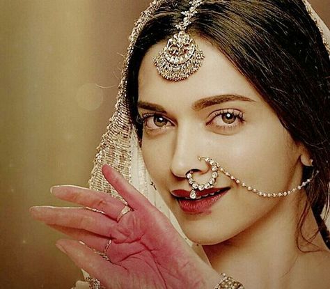 Deepika Padukone as Mastani - Bajirao Mastani Bajirao Mastani, Dipika Padukone, Deepika Padukone Style, Bridal Outfit, Indian Photoshoot, Vintage Bollywood, Nose Jewelry, Indian Aesthetic, India Jewelry