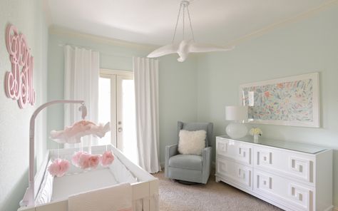 Mint Nursery Girl, Green Nursery Girl, Mint Green Nursery, Pink And Green Nursery, Peach Bedroom, Mint Bedroom, Green Baby Room, Contemporary Nursery, Pantone 2016