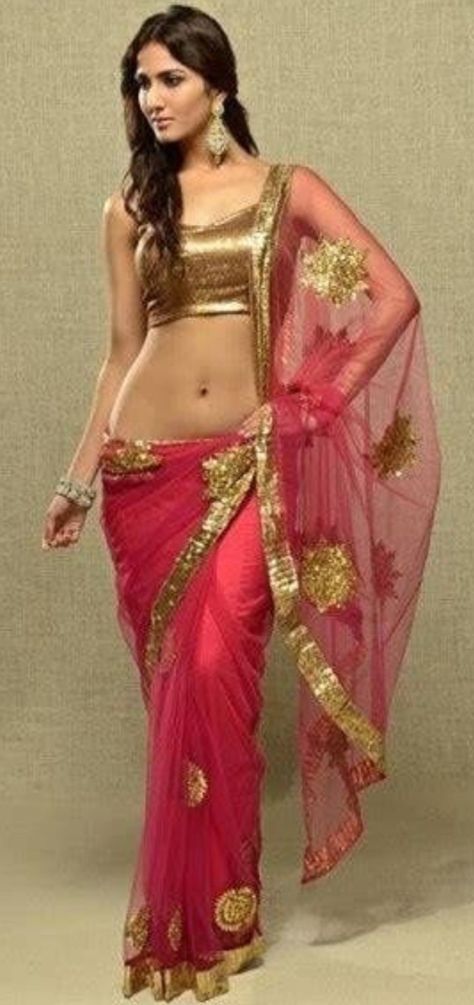 Beach Saree, Hindi Fashion, Low Waist Saree, Indian Navel, Saree Photos, Traditional Weddings, Saree Draping, Saree Navel, Indian Brides