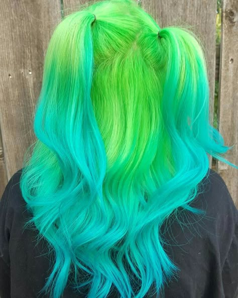 Phosphor Neon Green Hair, Cute Hair Colors, Neon Hair, Hair Color Crazy, Beautiful Hair Color, Hair Dye Ideas, Pretty Hair Color, Bright Hair, Dye Colors