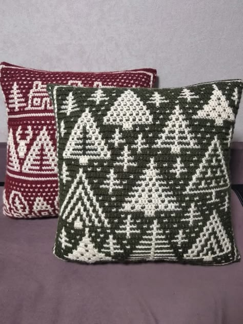 Crochet Pillow Patterns Free, Crochet Pillow Cover, Crochet Xmas, Mosaic Crochet, Crochet Pillow Pattern, Crochet Pillows, Crochet Decoration, Holiday Crochet, Crochet Cushions