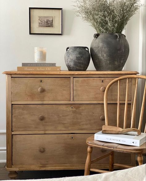 Styling Antique Dresser, Vintage Farmhouse Dresser, Farmhouse Dresser With Mirror, Vintage Furniture Flip, Vintage Minimalist Aesthetic, Vintage Dresser Decor, Vintage Wood Dresser, Antique Furniture In Modern Home, Vintage Modern Bedroom