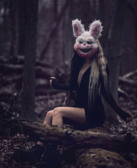 Evil Bunny Aesthetic, Bunny Mask Photoshoot, Killer Bunny Costume, Halloween Mask Photoshoot, Scary Photoshoot, Bunny Woman, God Of Darkness, Spooky Photoshoot, Masked Girl