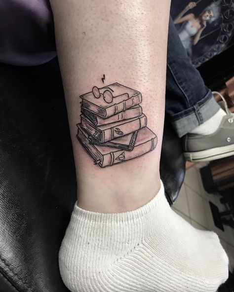 Harry Potter Book Tattoo, Tattoos For Book Lovers, Reader Tattoo, Book Lover Tattoo, Hogwarts Tattoo, Book Tattoos, Small Wave Tattoo, Hp Tattoo, Bookish Tattoos