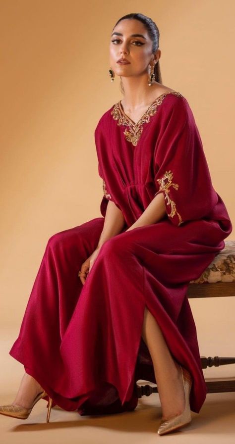 Latest Velvet Dresses, Abaya Designs Latest, Pakistani Party Wear Dresses, Shadi Dresses, Girls Designer Dresses, Maya Ali, Fancy Suit, Latest Dress Design, Velvet Dresses