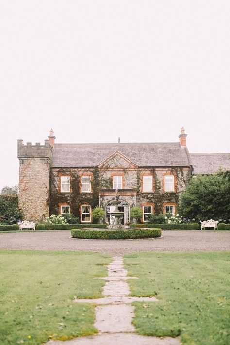 Ireland Wedding Venues, Getting Married Abroad, Dress Styling, Pastel Color Schemes, Ireland Wedding, Sand Ceremony, Guest Book Alternative, Rock My Wedding, Rustic Barn Wedding