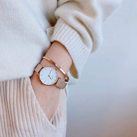 Trendy Watches Women, Daniel Wellington Classic Petite, Elegant Watches Women, Daniel Wellington Petite, Watches Women Simple, Jewelry Necklace Simple, Pretty Watches, Eggshell White, Gold Bangles For Women