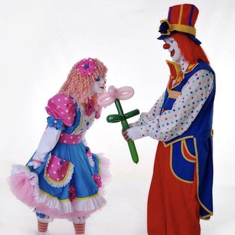 Clowns In Love, Clown Couple, Clown Stuff, Clown Pics, Clown Suit, Clown Clothes, Send In The Clowns, Cute Clown, Circus Baby