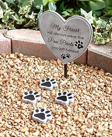 Pet Memorial Ideas Dogs, Cat Grave Marker, Pet Headstones, Pet Memorial Garden, Memorial Garden Stones, Pet Memorial Stones, Kitty Stuff, Memorial Stones, Memorial Garden