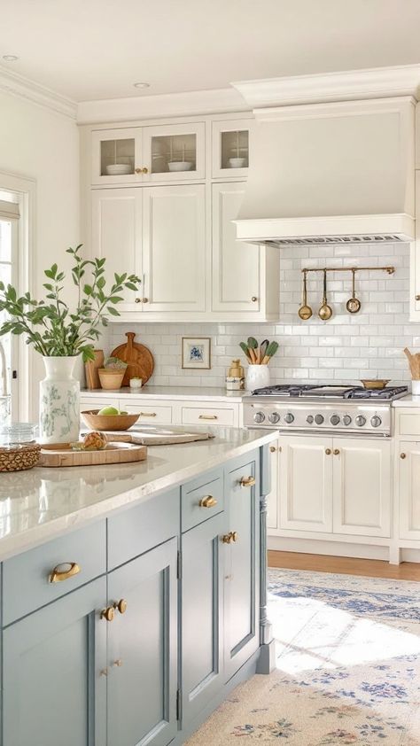 Discover cozy French country kitchens filled with charm and warmth 🍯🥖. Perfect for transforming your space into a cozy haven! Kitchen Remodel Traditional, French Range Kitchen, Traditional Shaker Kitchen, French Country Home Aesthetic, Bright And Airy Kitchen, Martha Stewart Kitchen Design, Grandmillenial Style Kitchens, Bright Farmhouse Kitchen, Neutral Blue Kitchen