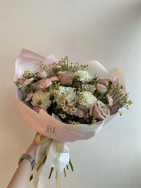 Neutral Flower Bouquet, Surprise Birthday Decorations, Flower Boquet, Graduation Flowers, Flowers For Mom, Luxury Flower Bouquets, Tulip Bouquet, Flowers Bouquet Gift, Nothing But Flowers