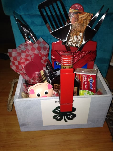 DIY BASKET. 4-H buyer "thank you" basket 4 H Buyer Thank You Gifts Basket, Livestock Buyer Thank You Gifts, Ffa Buyers Gift Basket Ideas, Buyer Basket Ideas For 4h, Fair Buyers Gift Ideas, 4 H Buyer Thank You Gifts, 4 H Buyers Gifts, 4-h Thank You Gifts, Ffa Buyers Gift Ideas