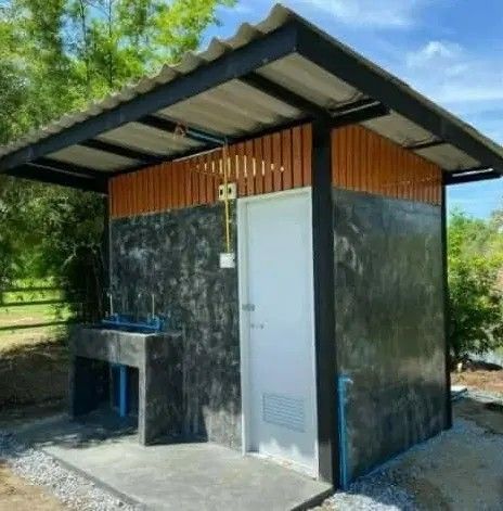 Small Outdoor Toilet Ideas, Outside Toilet Ideas Outdoor Bathrooms, Outside Toilet Ideas, Small Outdoor Bathroom, Backyard Toilet, Outdoor Restroom Ideas, Outdoor Toilet And Shower Ideas, Outdoor Restrooms, Outdoor Toilet And Shower