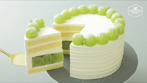 I made a green grape cake filled with fragrant and delicious Shine Muscat. The post Shine Muscat (Green Grape) Cake Recipe appeared first on Cooking Tree. Grape Cake Recipe, Green Grape Cake, Grape Desserts, Grapes Cake, Grape Cake, Grape Dessert, Korean Pastry, Japan Dessert, Shine Muscat