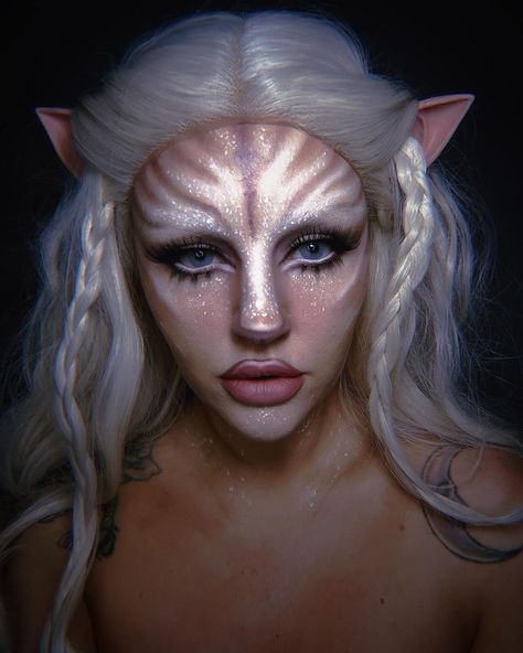 White Lenses Makeup, Braided White Hair, Alien Makeup Ideas, Mystic Makeup, Glossy Pink Lipstick, Dark Editorial, Alien Princess, Green Face Paint, Blue Face Paint