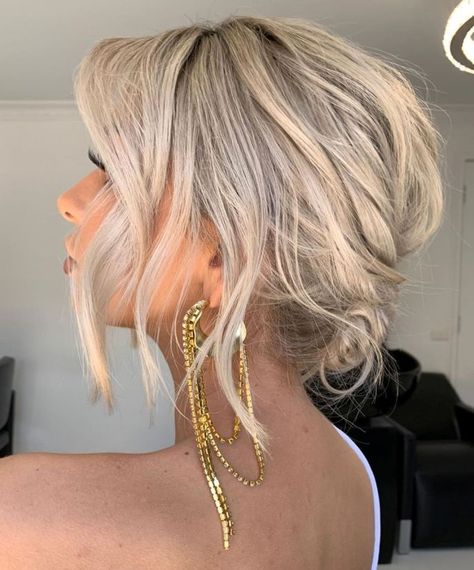 Neck Length Hair, Messy Bun For Short Hair, Updos For Short Hair, Short Hair Up, Short Hair Bun, Mother Of The Bride Hair, Hair Adviser, Chin Length Hair, Hairdos For Short Hair